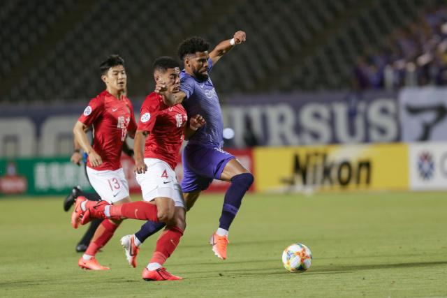 土媒：费内巴切在同时谈4-5名中卫